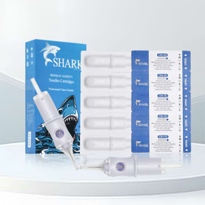 Kim che hình xăm hộp màu xanh vô trùng